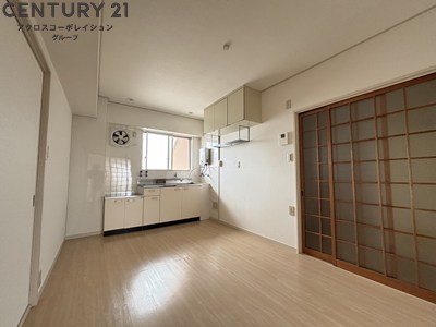 居室・リビング　リビングに開口があり日当たり・換気良好です