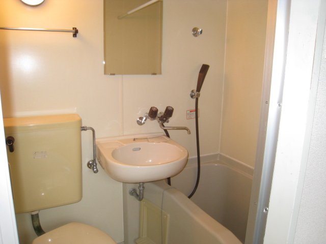 バス・シャワールーム　同物件、別号室のものです。