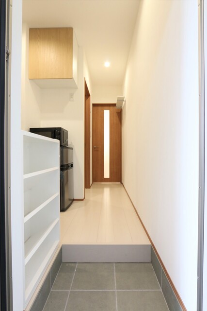 玄関　家電家具は残置物となります。