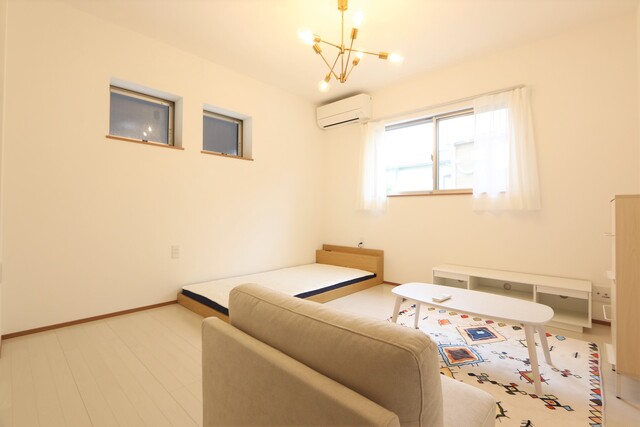 居室・リビング　家電家具は残置物となります。