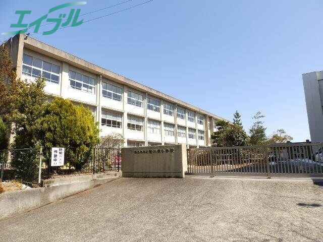 小学校　四日市市立笹川小学校（小学校）まで452m