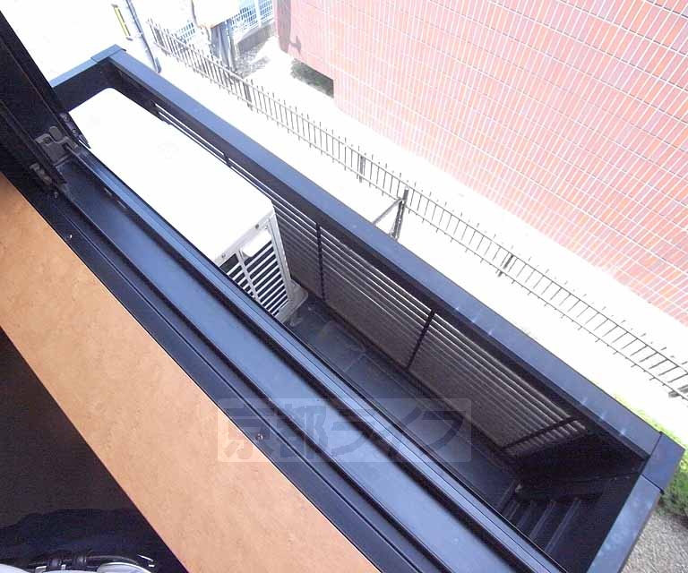 バルコニー　室外機置き場