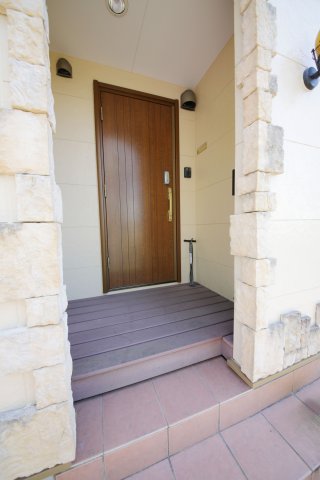 玄関　別部屋同間取りのお写真となります。参考にご覧くださいませ。現