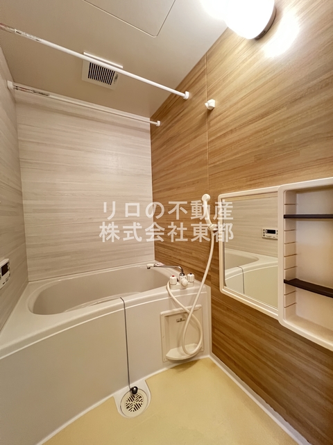 バス・シャワールーム　バストイレ別なのでゆったり癒しのバスタイムを満喫できます♪