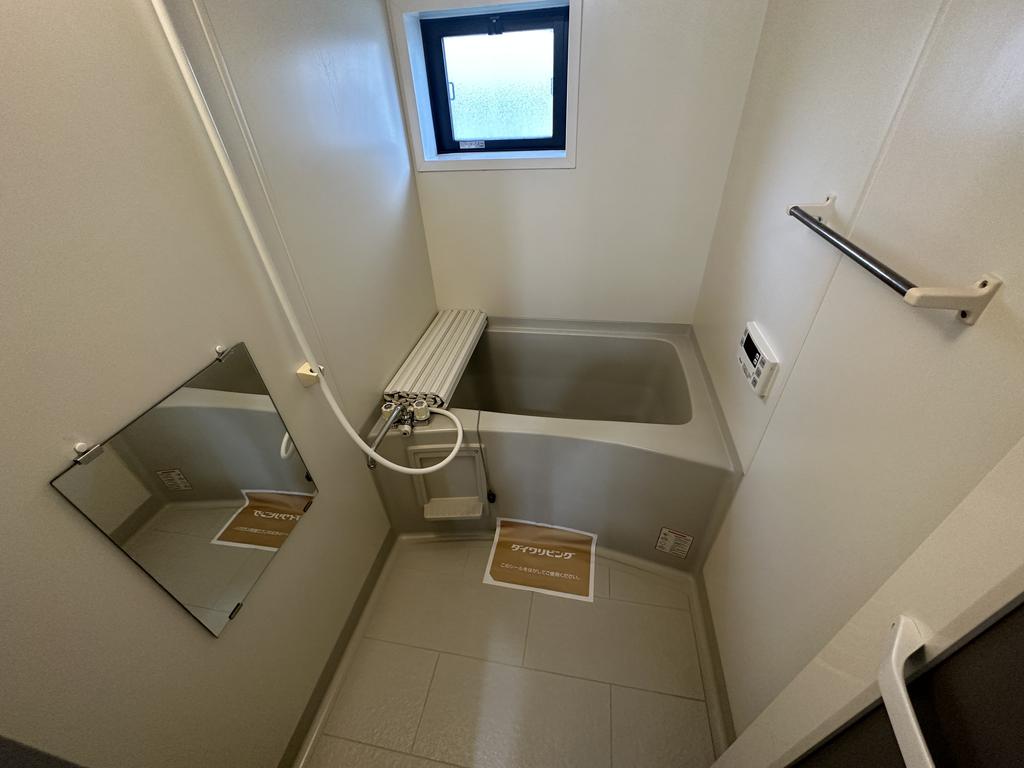 バス・シャワールーム　モデル写真