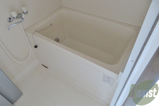 バス・シャワールーム　浴室も広々していて一日の疲れが落ちそうですね。