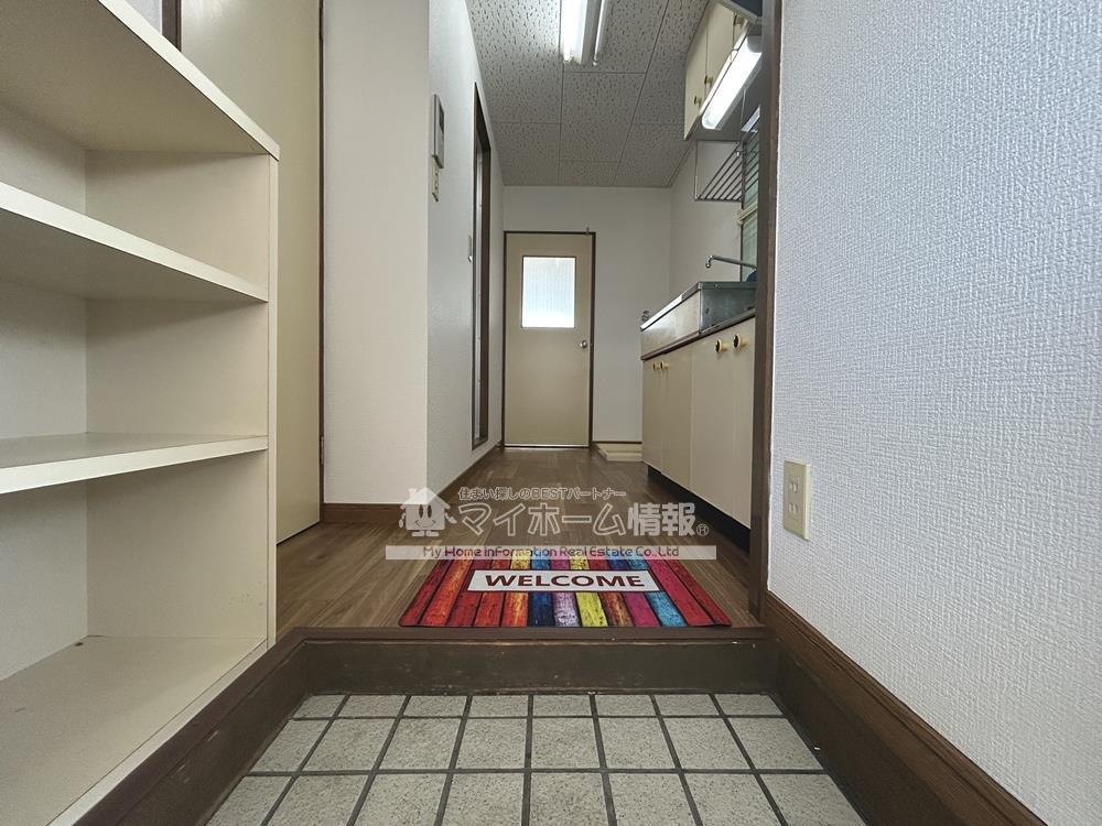 玄関　落ち着いた雰囲気の玄関があなたを出迎えます。