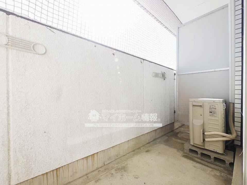 バルコニー　風と光を取込みながら外からの視線はシャットアウト