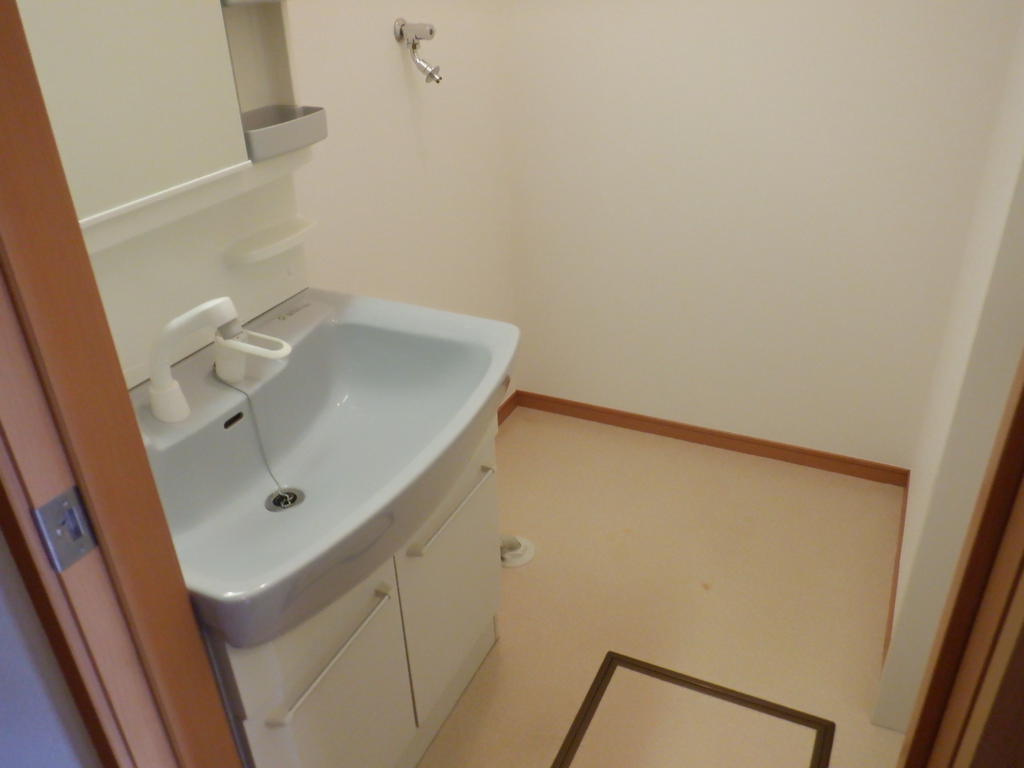 洗面設備　※写真・動画・パノラマは同物件108号室(中部屋)のものです
