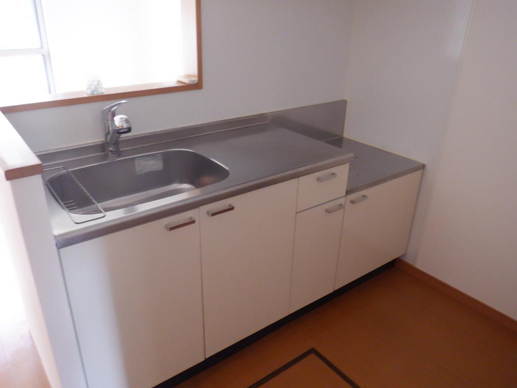 キッチン　※写真・動画・パノラマは同物件108号室(中部屋)のものです