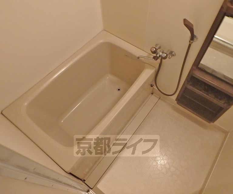 バス・シャワールーム　一日の疲れを落としてください