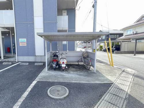 建物外観　駐輪場