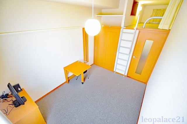 その他部屋・スペース　１階はフローリング・２階はじゅうたん