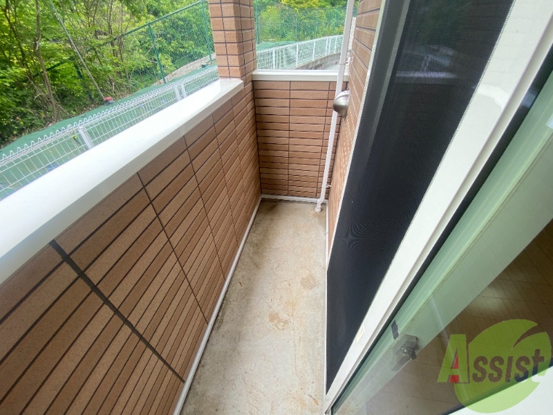 バルコニー　バルコニーは幅があり、広い印象を受けました。