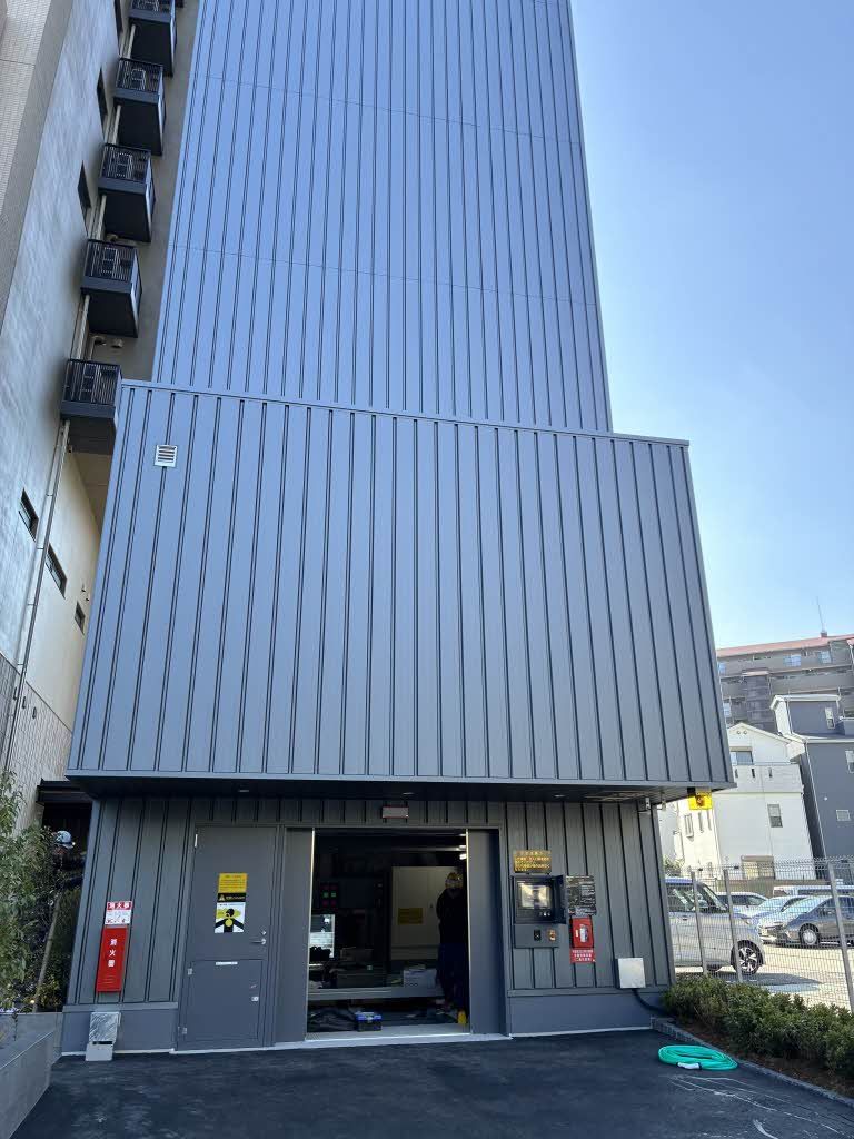 建物外観　タワーパーキングでございます