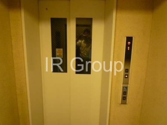 エントランス　エレベーター