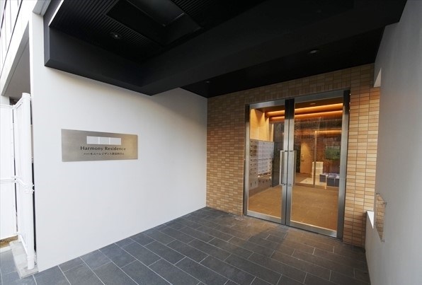 エントランス　弊社は全物件が仲介手数料半月分でご紹介可能です。