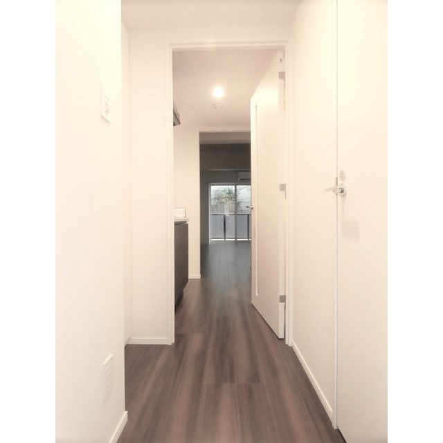 玄関　弊社は全物件が仲介手数料半月分でご紹介可能です。