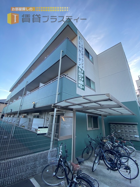 建物外観　閑静な住宅街に立地　ワンちゃん猫ちゃん飼育可能