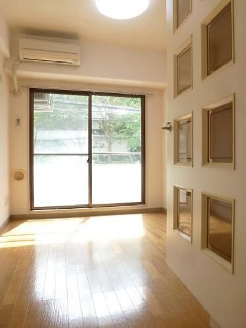 居室・リビング　別部屋参考写真です