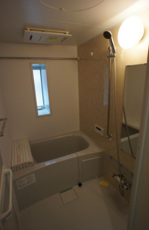 バス・シャワールーム　落ち着いた空間のお風呂です