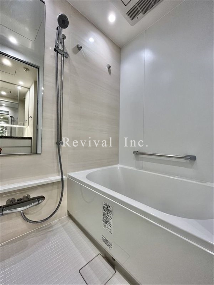 バス・シャワールーム　もちろん追い炊き・浴室乾燥機完備です