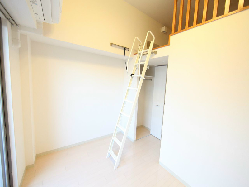 居室・リビング　洋室6.5帖　ロフト付き　全室エアコン完備