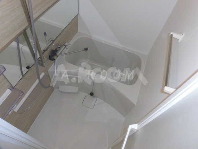 バス・シャワールーム　清潔感のあるバスルーム