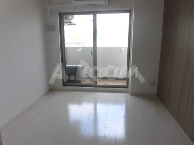 居室・リビング　明るい室内