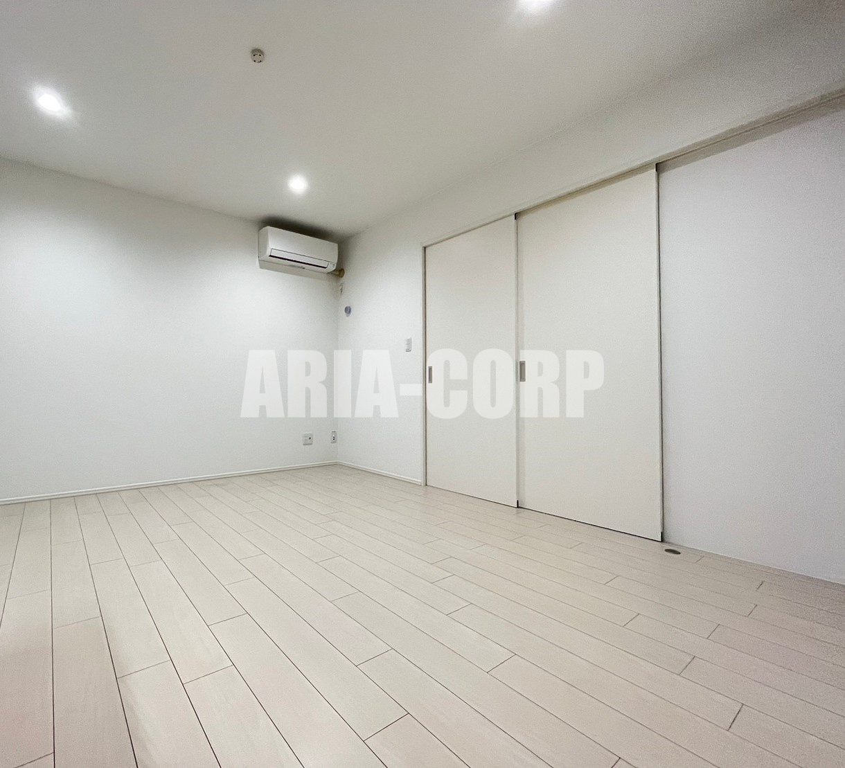 居室・リビング　奥行きたっぷりの空間です♪デザイナーズ物件募集開始！