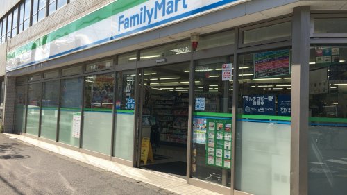 コンビニ　ファミリーマート 大森北五丁目店（コンビニ）まで195m