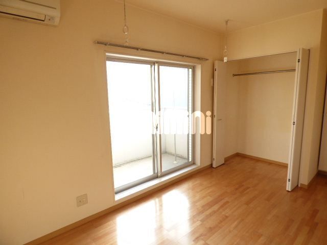 居室・リビング　日当り良好です。