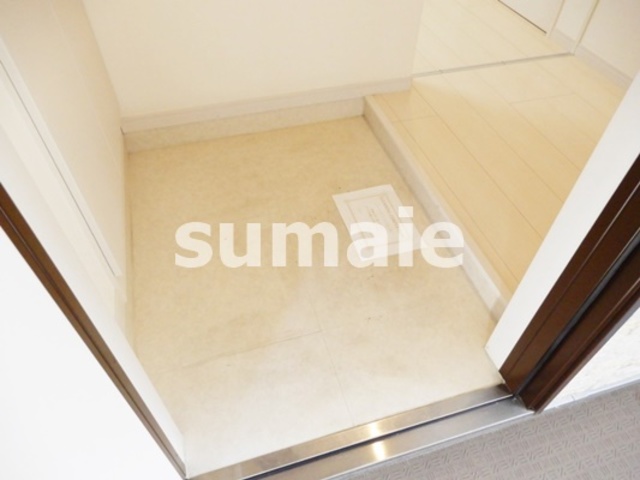 玄関　段差の少ない玄関です。