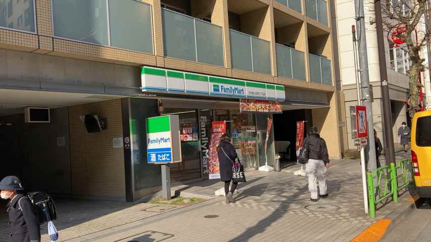 コンビニ　ファミリーマート日本橋人形町三丁目店（コンビニ）まで384m