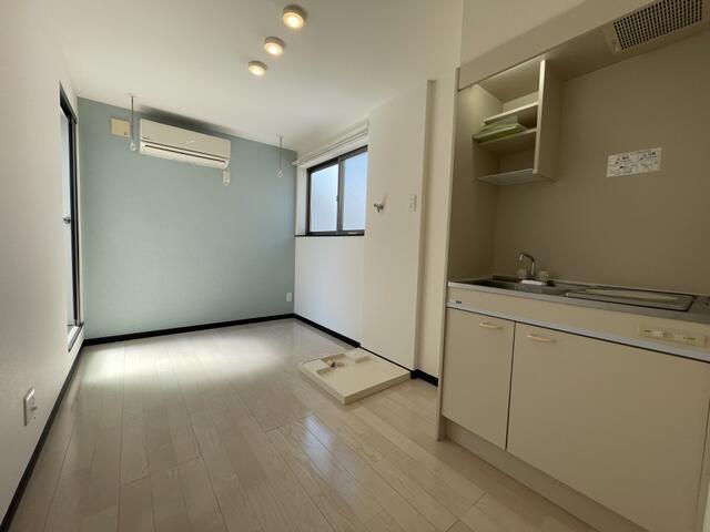 居室・リビング　洋室５．８帖のお部屋です。アクセントクロスがお洒落なお部屋。