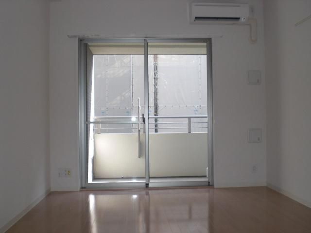 居室・リビング　洋室１０．３帖