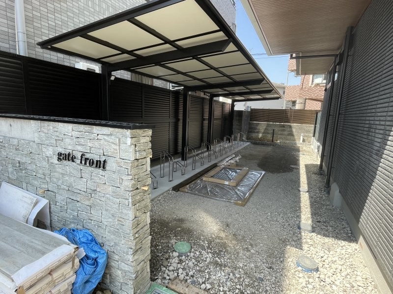 その他共有部分　屋根付き駐輪場（建築中）