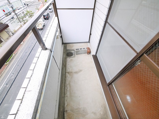 バルコニー　外からの目が気にならないバルコニーで洗濯物が干せます