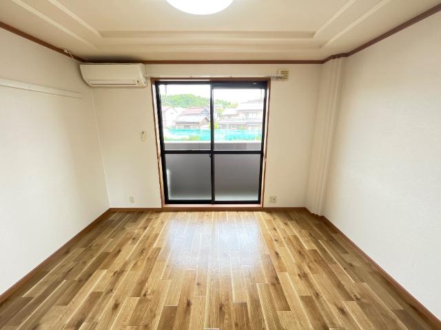 居室・リビング　室内