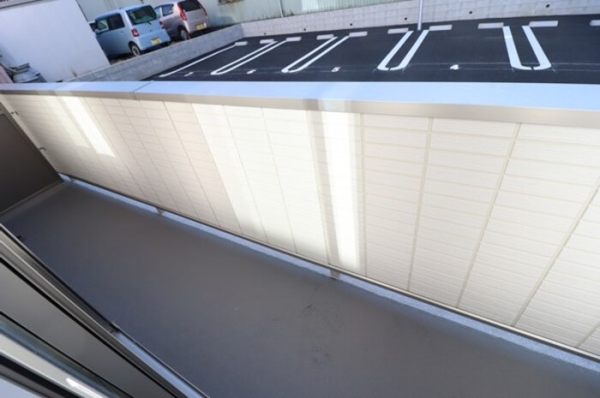 バルコニー　ワイドなバルコニーで洗濯物がたくさん干せます。