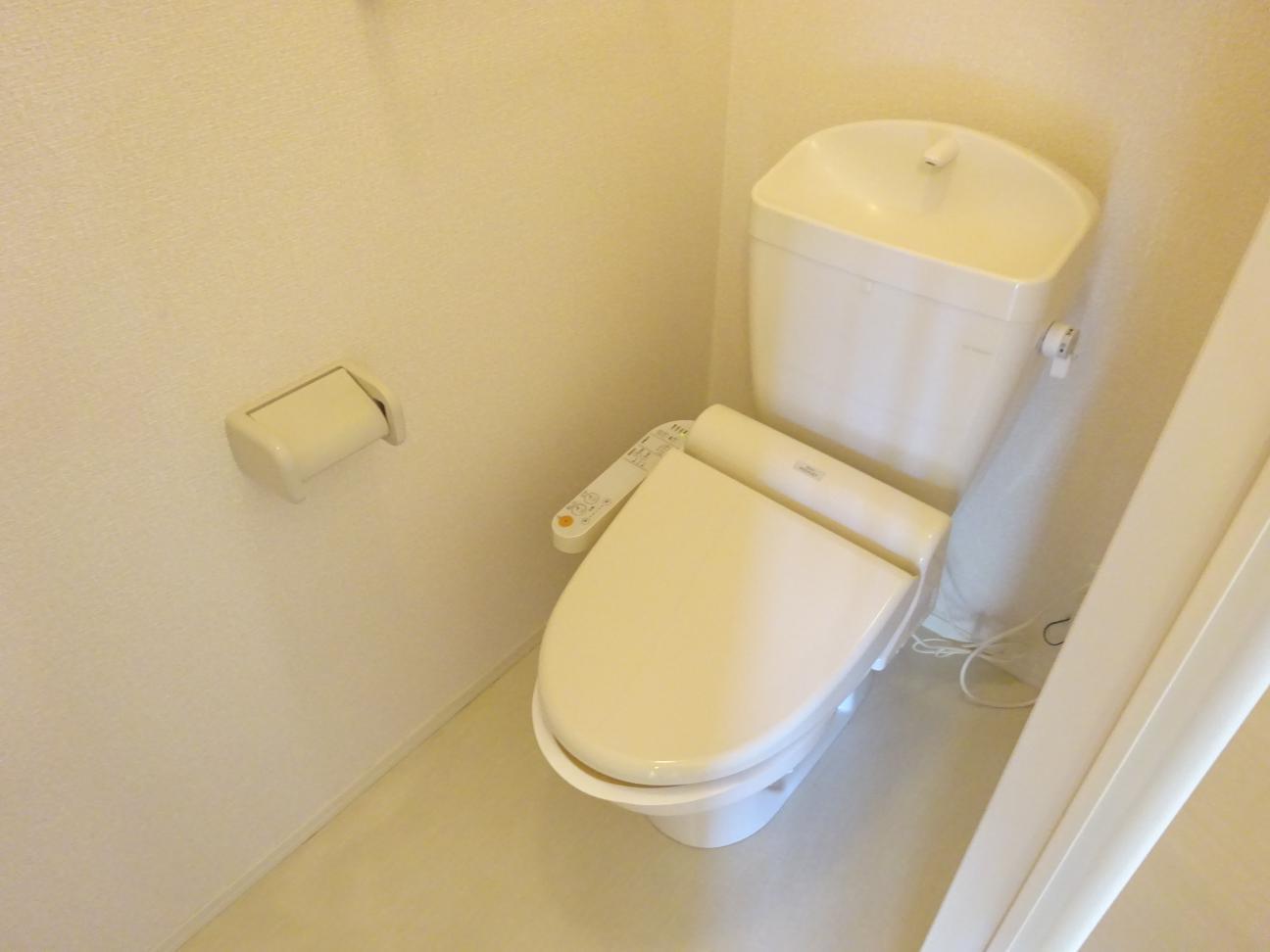 トイレ　温水洗浄付暖房便座トイレ