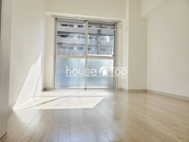 その他部屋・スペース　南面の明るい洋室