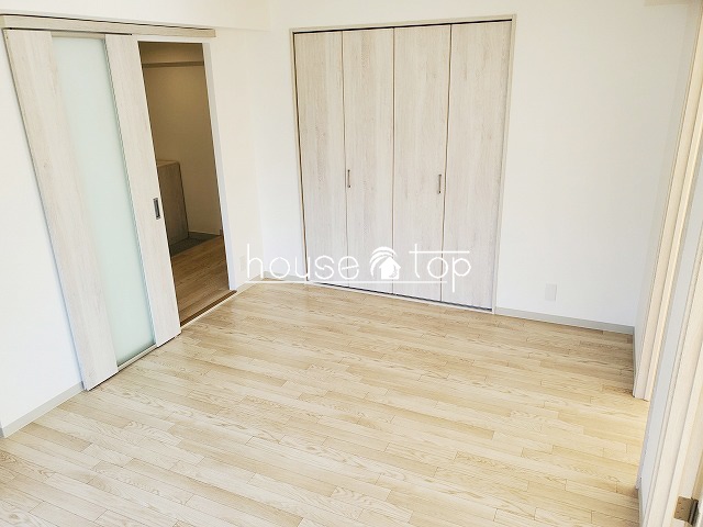 居室・リビング　テーブルやソファーなど設置可能