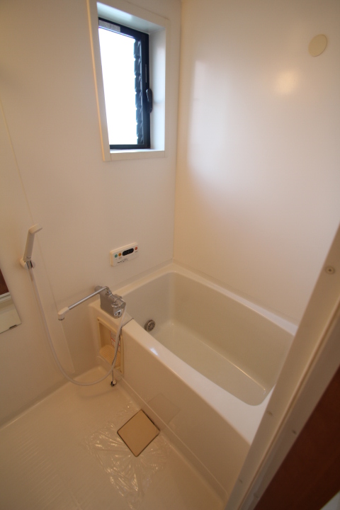 バス・シャワールーム　追炊き・換気窓完備です♪