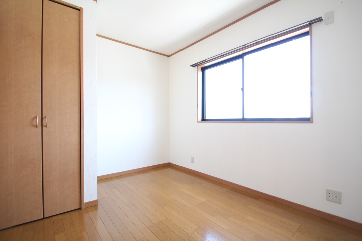 その他部屋・スペース　南向き洋室になります♪