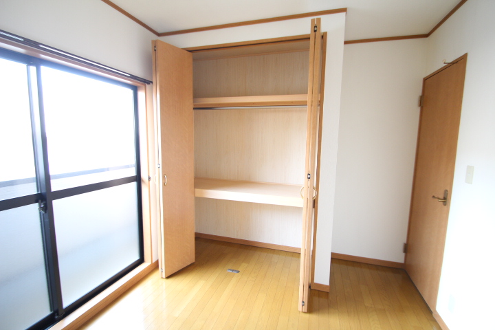 収納　南向き洋室収納になります♪
