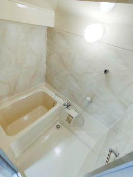 バス・シャワールーム　落ち着いた空間のお風呂です