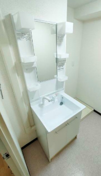 洗面設備　スペースが確保できる洗面所です