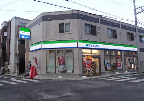 コンビニ　ファミリーマート 大曽根店（コンビニ）まで8m