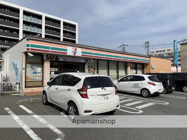 コンビニ　セブンイレブン（コンビニ）まで161m